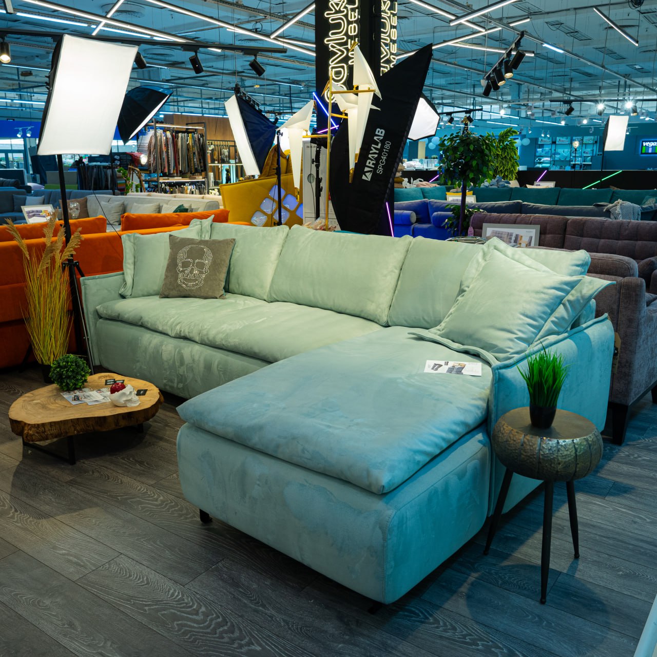 Фирменный салон «Савлуков-Мебель»